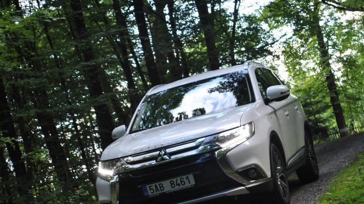 Mitsubishi Outlander 2.0i LPG (2015)