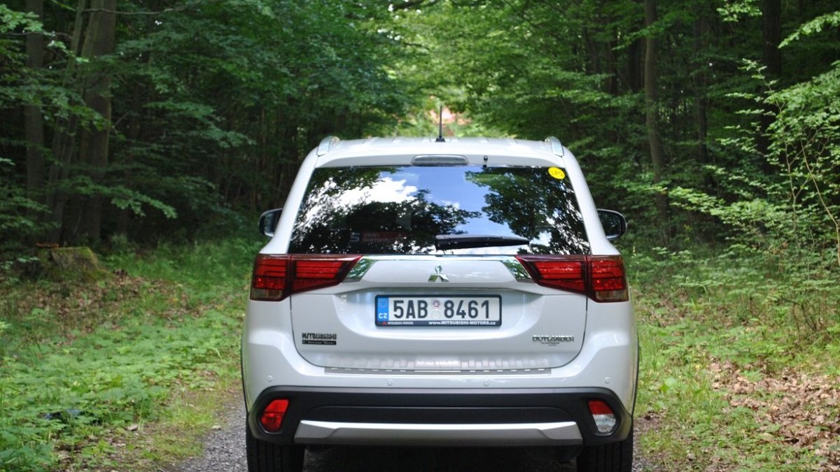 Mitsubishi Outlander 2.0i LPG (2015)