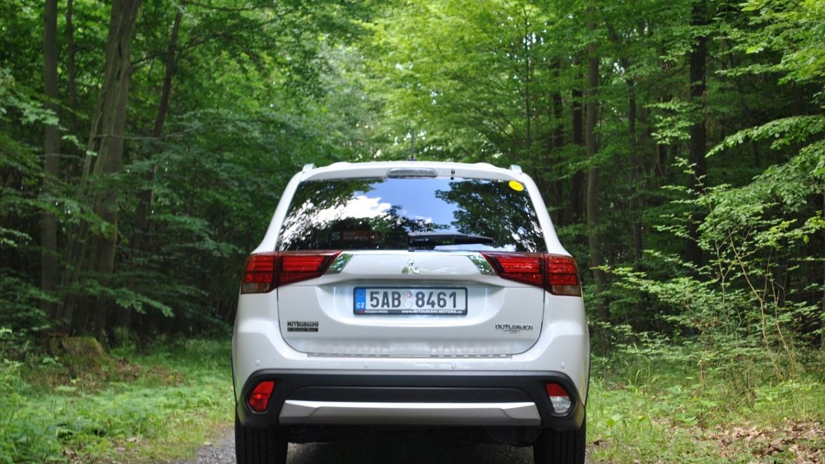 Mitsubishi Outlander 2.0i LPG (2015)