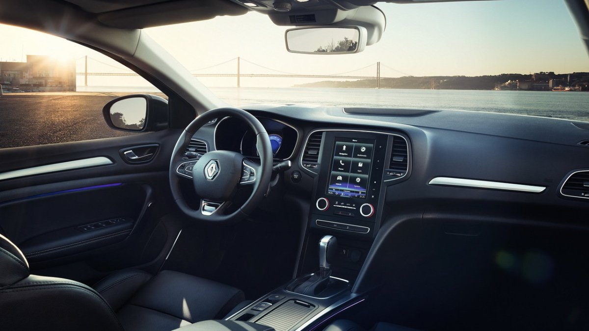 Renault Mégane přichází také s karosérií sedan, mohl by si klidně říkat malý Talisman.