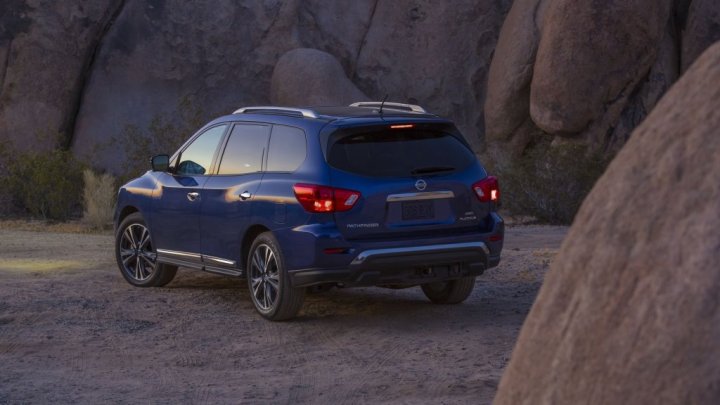 Nissan Pathfinder dostal nový design karosérie i interiéru.