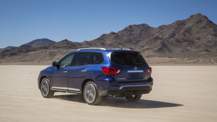 Nissan Pathfinder dostal nový design karosérie i interiéru.