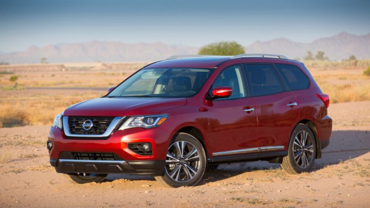 Nissan Pathfinder dostal nový design karosérie i interiéru.