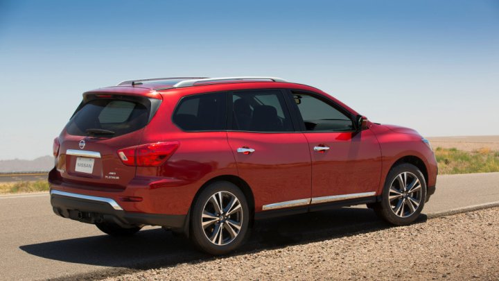 Nissan Pathfinder dostal nový design karosérie i interiéru.