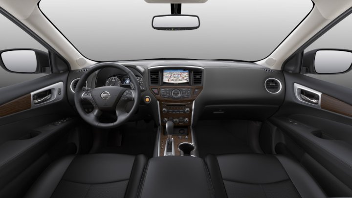 Nissan Pathfinder dostal nový design karosérie i interiéru.