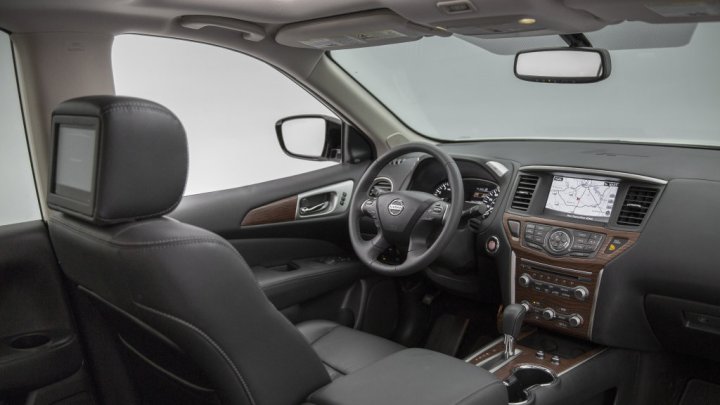 Nissan Pathfinder dostal nový design karosérie i interiéru.