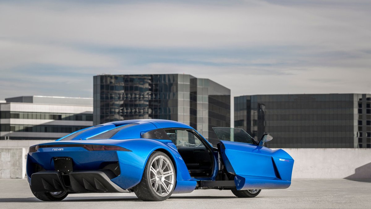 Rezvani Beast Alpha je unikátní nejen dveřmi.