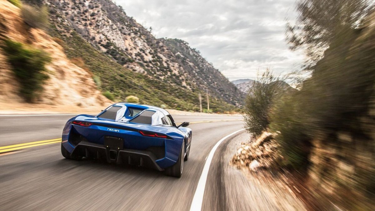 Rezvani Beast Alpha je unikátní nejen dveřmi.