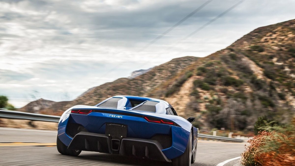 Rezvani Beast Alpha je unikátní nejen dveřmi.