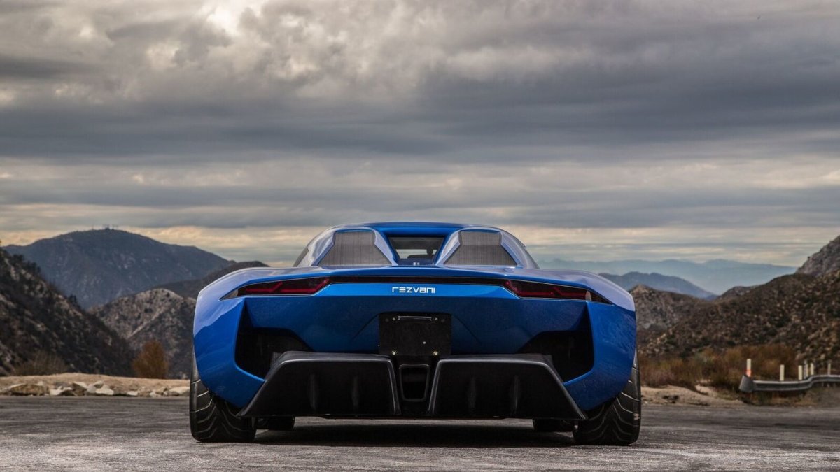 Rezvani Beast Alpha je unikátní nejen dveřmi.