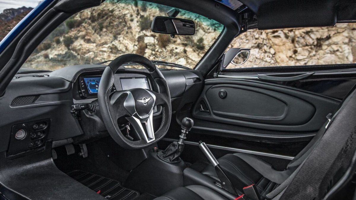 Rezvani Beast Alpha je unikátní nejen dveřmi.
