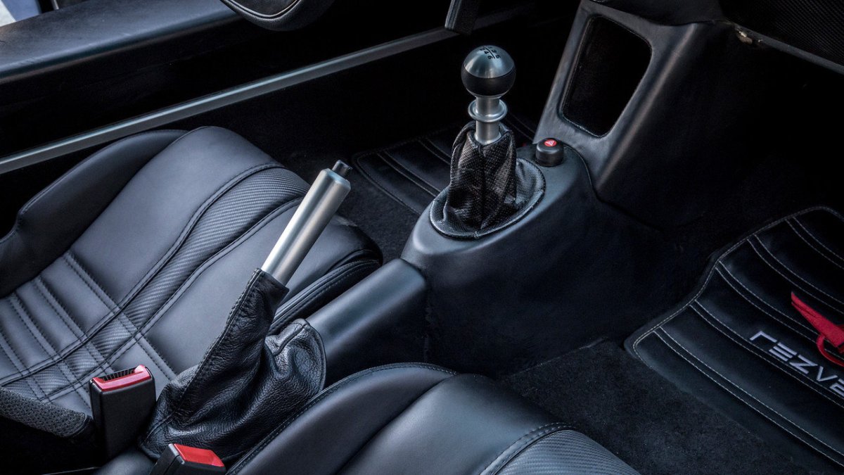 Rezvani Beast Alpha je unikátní nejen dveřmi.