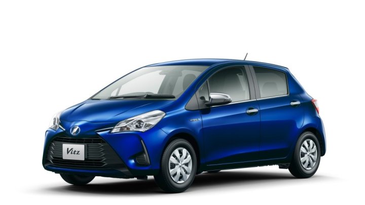Omlazená Toyota Vitz je vizuálně sportovnější, hybrid nechybí.