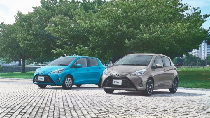 Omlazená Toyota Vitz je vizuálně sportovnější, hybrid nechybí.