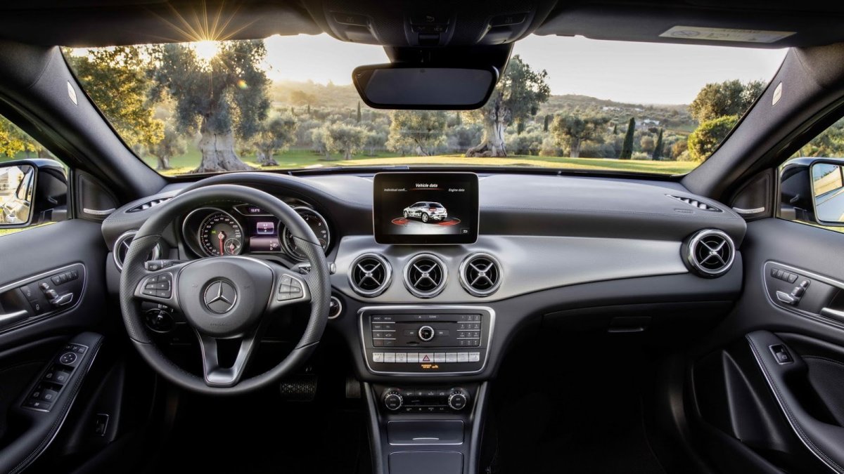 Mercedes-Benz GLA dostal po faceliftu třeba full-LED světlomety.