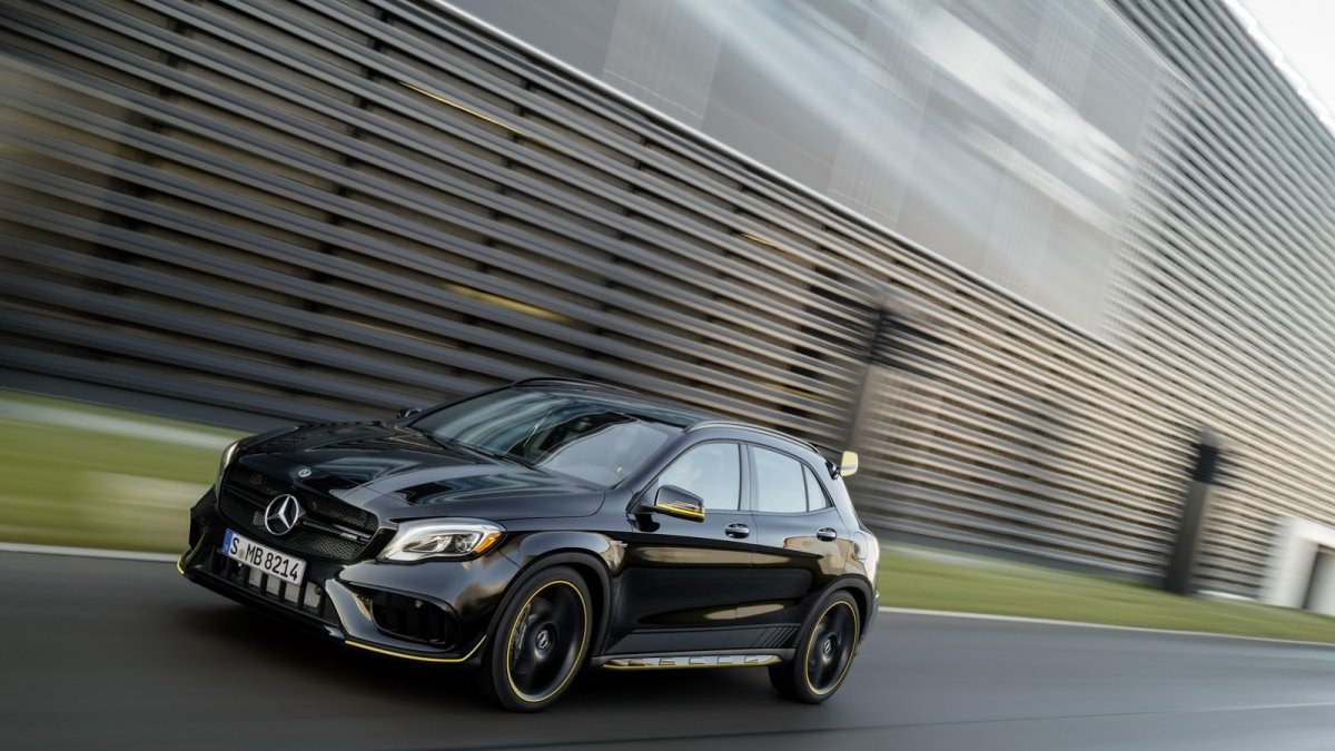 Mercedes-AMG GLA 45 Yellow Night