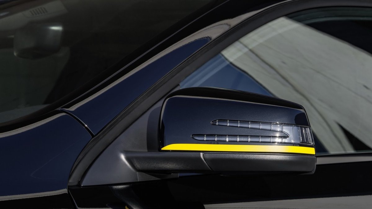 Mercedes-AMG GLA 45 Yellow Night
