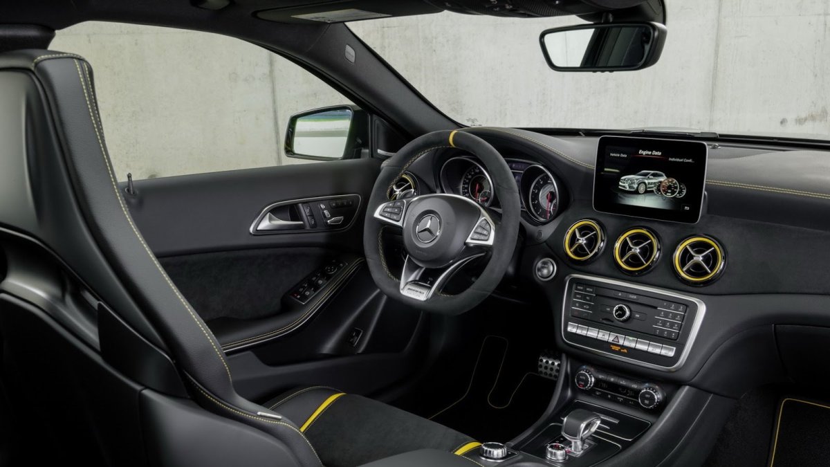 Mercedes-AMG GLA 45 Yellow Night