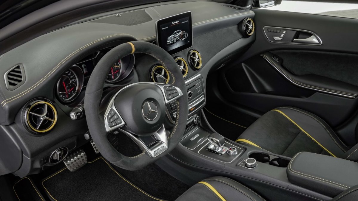 Mercedes-AMG GLA 45 Yellow Night