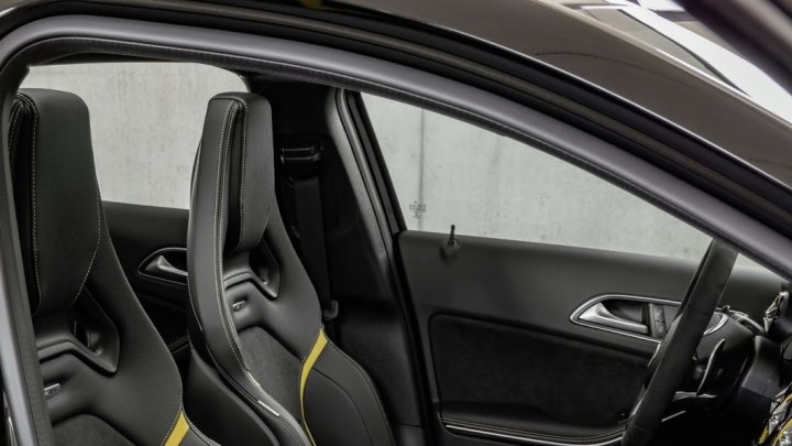 Mercedes-AMG GLA 45 Yellow Night