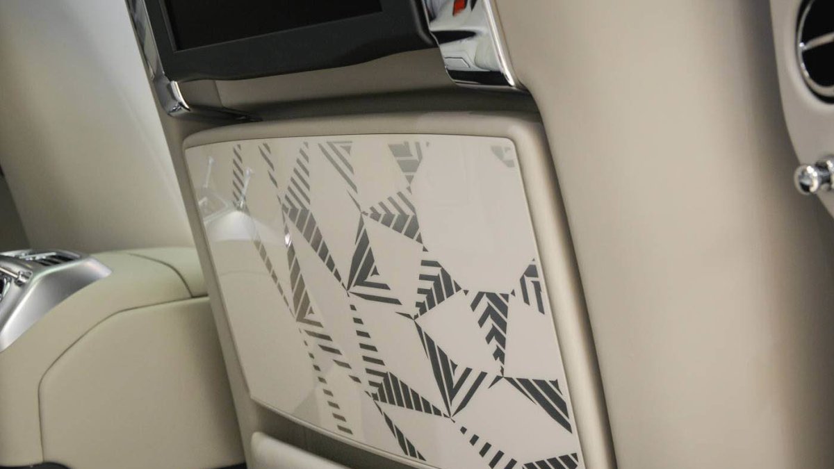 Jedinečný Rolls-Royce Ghost dostal výzdobu inspirovanou islámským uměním a architekturou