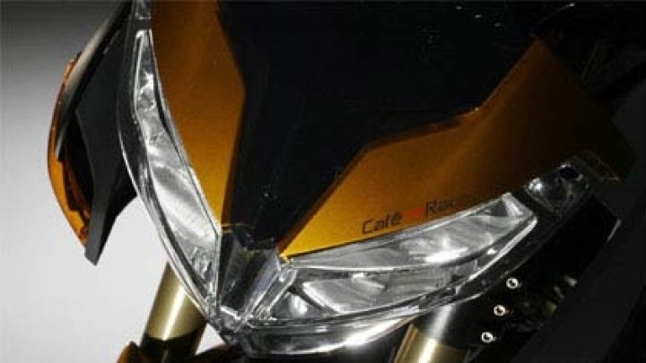 Italský tříválec Benelli Cafe Racer 08