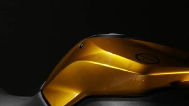 Italský tříválec Benelli Cafe Racer 08