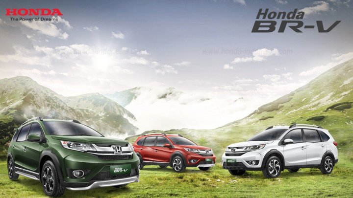 Všechny tři výbavové linie na jedné fotce, Honda BR-V.
