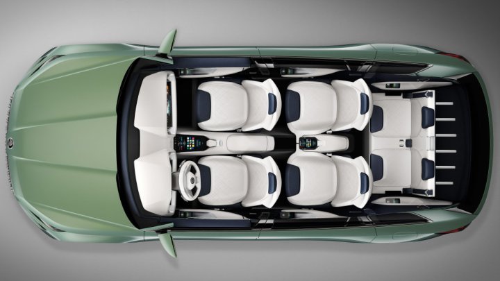 Škoda VisionS má v interiéru obrazovku pro každého pasažéra a pod kapotou plug-in hybrid.