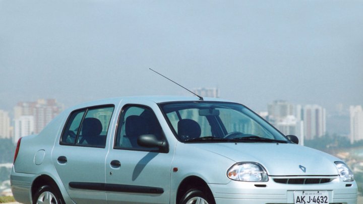Renault Clio Sedan