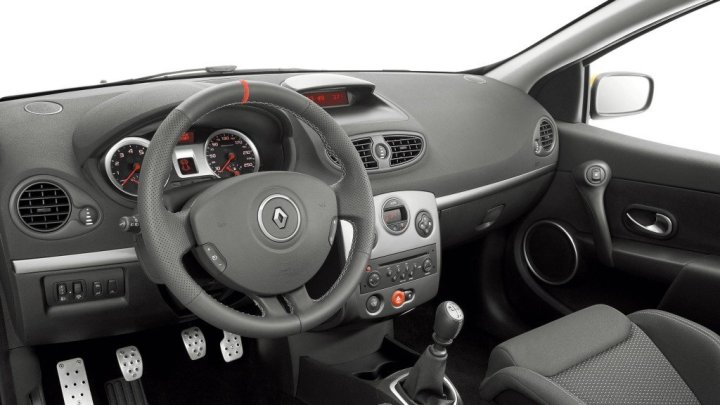 Renault Clio RS R27 F1 Team