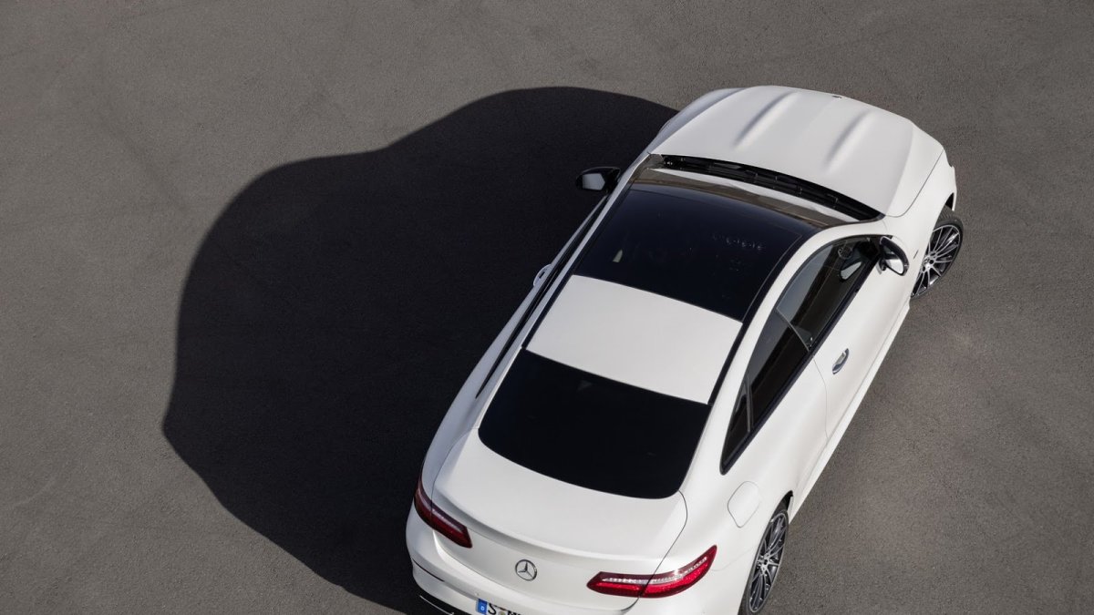 Mercedes-Benz třídy E s karosérií kupé patří k nejelegantnějším autům dneška.