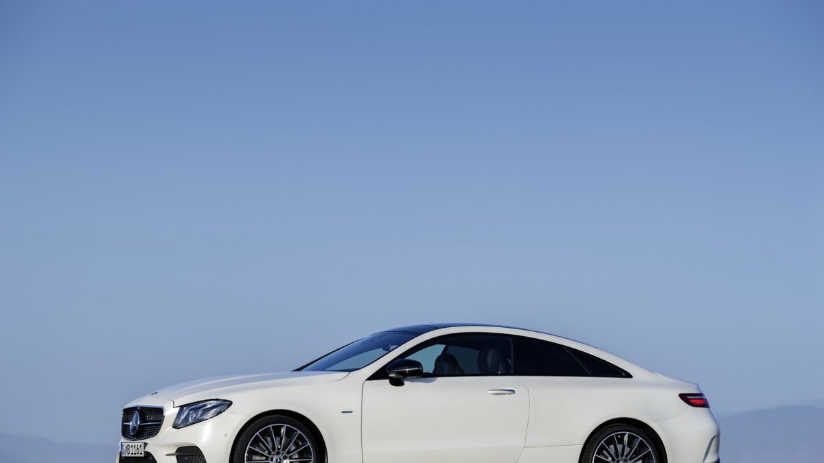 Mercedes-Benz třídy E s karosérií kupé patří k nejelegantnějším autům dneška.