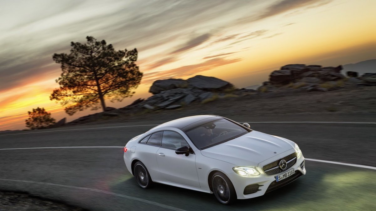 Mercedes-Benz třídy E s karosérií kupé patří k nejelegantnějším autům dneška.
