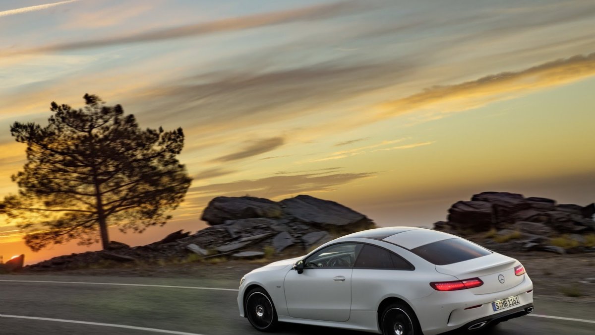 Mercedes-Benz třídy E s karosérií kupé patří k nejelegantnějším autům dneška.