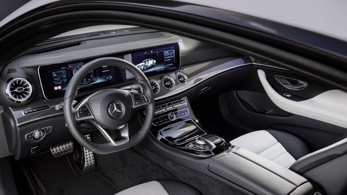 Mercedes-Benz třídy E s karosérií kupé patří k nejelegantnějším autům dneška.