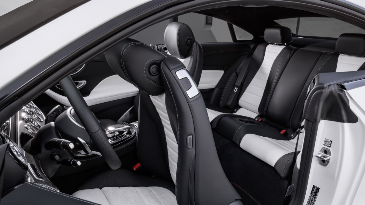 Mercedes-Benz třídy E s karosérií kupé patří k nejelegantnějším autům dneška.