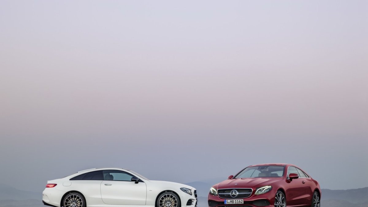 Mercedes-Benz třídy E s karosérií kupé patří k nejelegantnějším autům dneška.