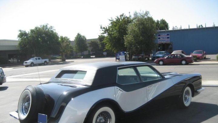 Šílenosti z eBay: Lincoln, který si hraje na Bugatti