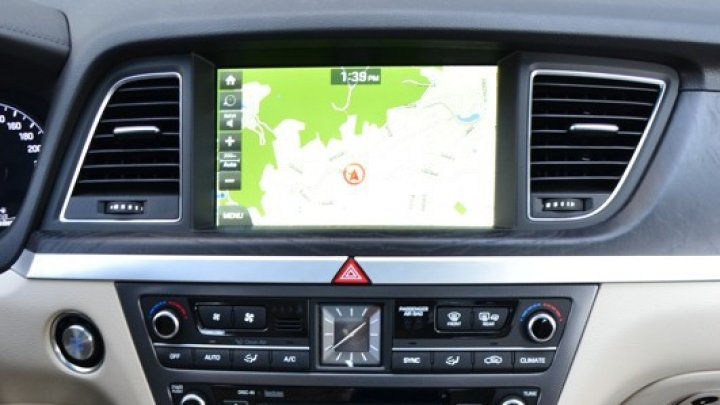 TEST: Hyundai Genesis 3.8 GDI V6 - překvapivý ano, bezchybný nikoliv