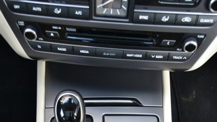 TEST: Hyundai Genesis 3.8 GDI V6 - překvapivý ano, bezchybný nikoliv