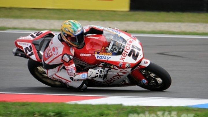 Bayllis ovládl nedělní závod SBK v Brně