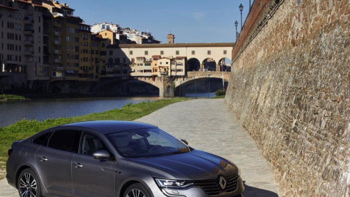 Nechybí LED diody denního svícení, Renault Talisman Initiale Paris.