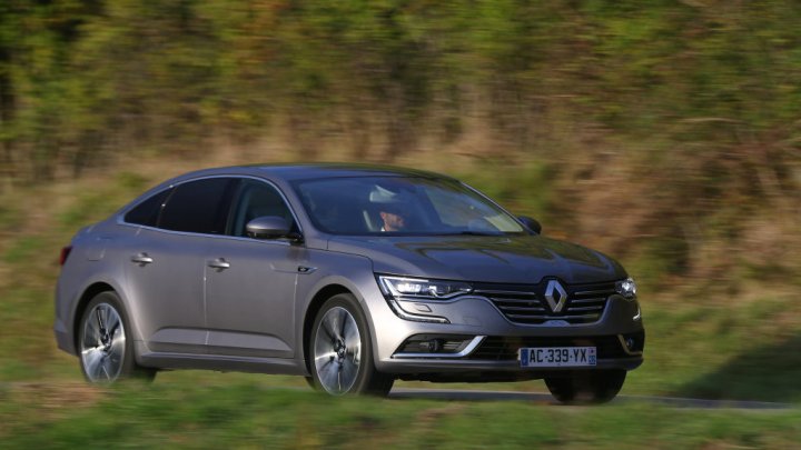 Nová přední část dává vzpomenout na Avantime nebo Vel Satis, Renault Talisman Initiale Paris.