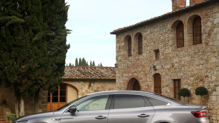 Čistý design profilu, Renault Talisman Initiale Paris.