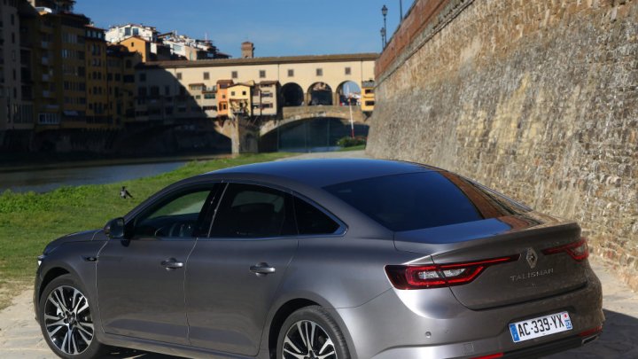Kola mají 19 palců, Renault Talisman Initiale Paris.