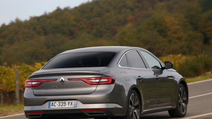 Tvar světel je pro nové Renaulty charakteristický, Renault Talisman Initiale Paris.