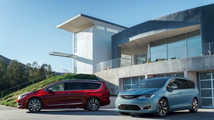 Chrysler Pacifica &amp; Pacifica Hybrid