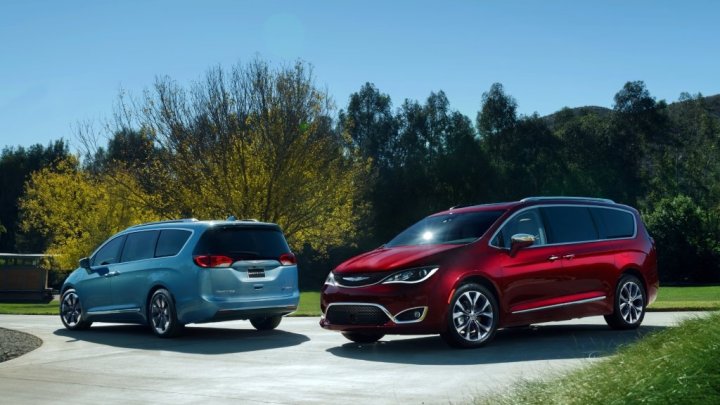 Chrysler Pacifica &amp; Pacifica Hybrid