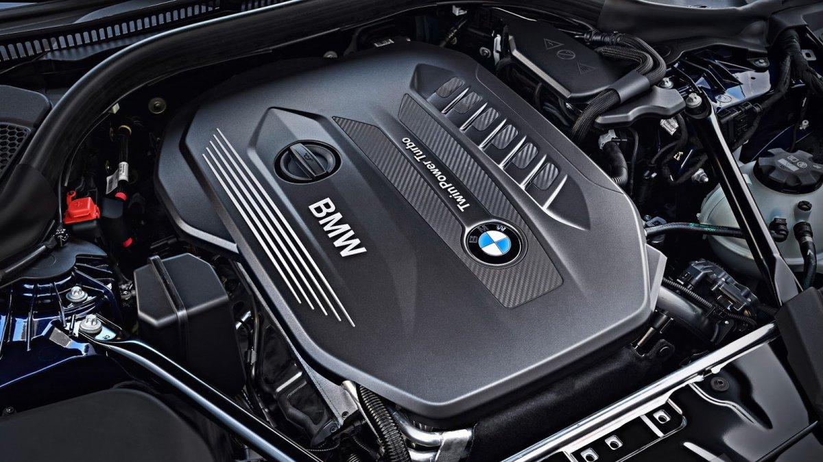 BMW představilo řadu 5 Touring s elegantním designem a velkým kufrem.